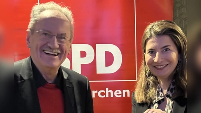Bürgermeisterkandidatin Naciye Özsu und Alt-OB Christian Ude. (Foto: SPD)