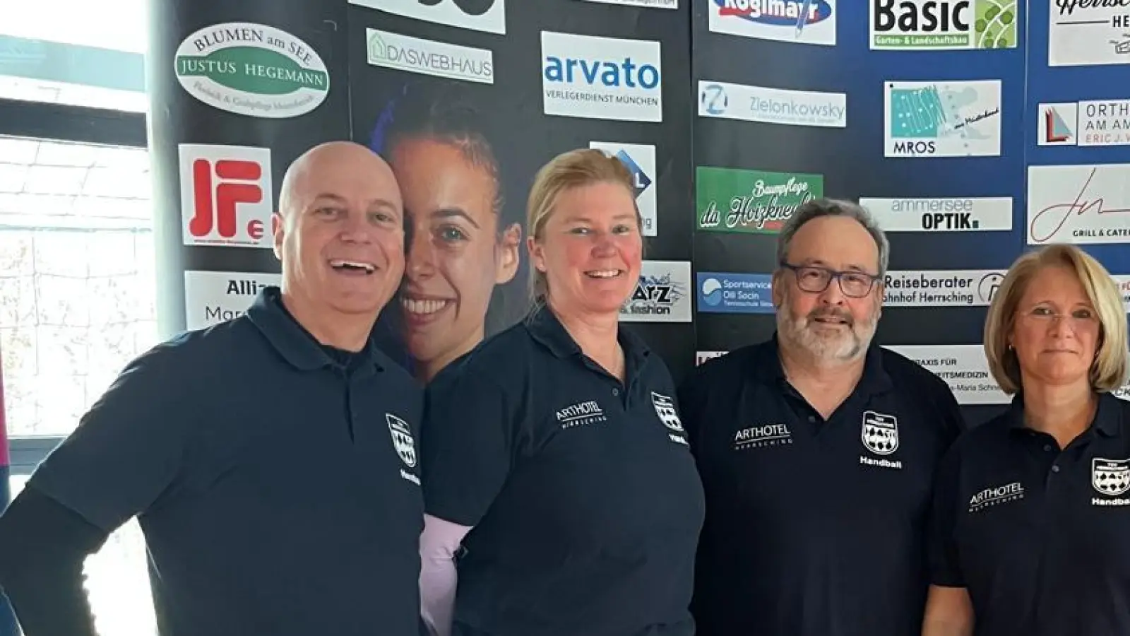 Der Vorstand des Vereins zur Förderung des Handballsports in Herrsching e.V. (v.l.): 1. Heiko Schühle (1. Vorstand), Simone Schöttner (2. Vorstand), Fritz Engelhard (Kassier), Bärbel Riesler (Schriftführerin) und Viktor Vielhaber (Kassenprüfer). (Foto: Verein)