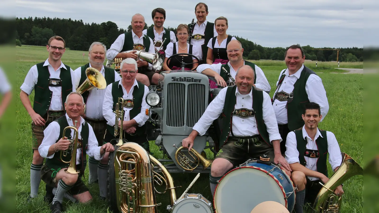 Die Mitglieder der Bachhauser Blasmusik freuen sich über viele Interessenten beim „Tag der offenen Tür”. (Foto: H.P. Höck)