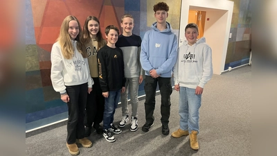 Maria Schneider, Mathilde Lange, Fynn Lechler, Valentin Zeitlberger, Lennard Niedziella und Sebastian Grande (v.l.) kandidieren für den Jugendbeirat in Krailling. (Foto: Gemeinde Krailling)