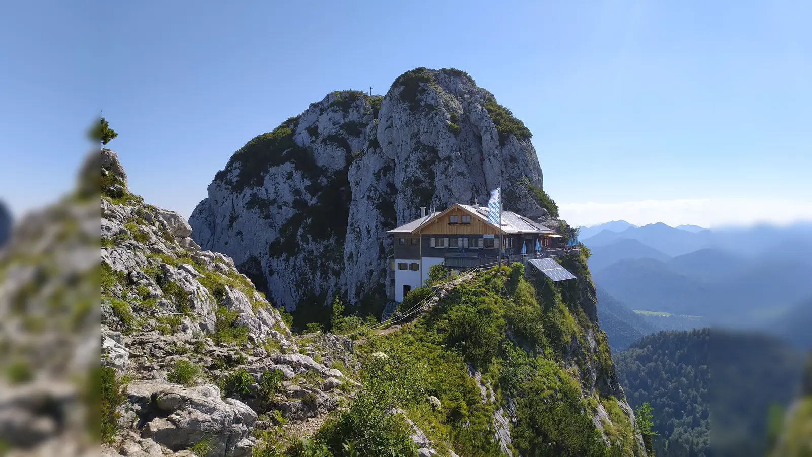 Wer kennt sie nicht: Die Tegernseer Hütte gehört bei vielen Wanderern zum Pflichtprogramm.  (Foto: Stefan Dohl)