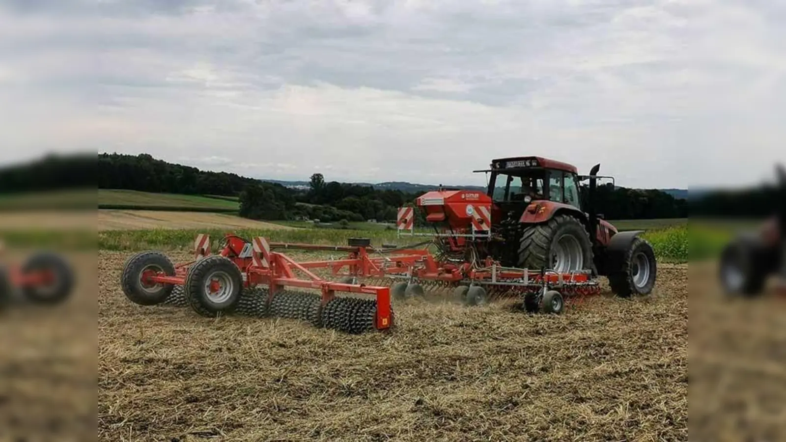 Ein Traktor bei der Ansaat. (Foto: Gemeinde Gilching)