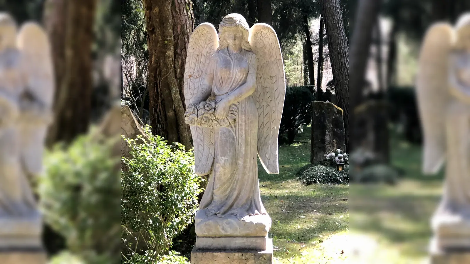 An Allerheiligen wird der verstorbenen Heiligen aber auch an alle anderen Verstorbenen gedacht. Aus diesem Grund werden die Gräber an diesem Tag gesegnet. (Foto: hw)