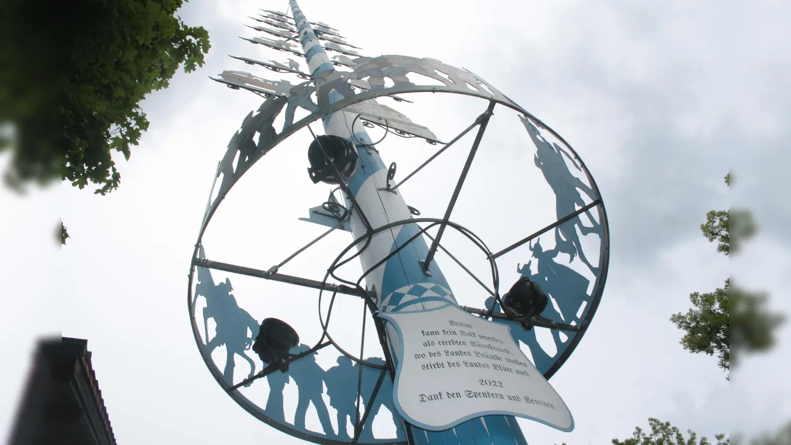 Seine Tage sind gezählt: Sollns Maibaum No. 9. (Foto: job)