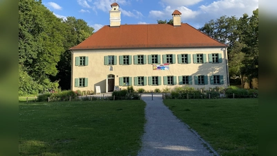 Im Pelkovenschlössl und auf der großen Wiese davor können Bewegungsfreunde jeden Alters am 5. Juli an vielfältigen Sportspielen und Workshops teilnehmen.  (Foto: Isabel Metzger)