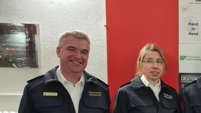 Im Amt bestätigt: Kommandant Thomas Mayrhofer, Kassiererin Susanne Mayrhofer, Vorstand Stefan Heyne, 2. Vorständin Julia Lichti, Schriftführer Matthias Anders, stv. Kommandant Ludwig Deimel (v. l.). (Foto: FFW Germering)