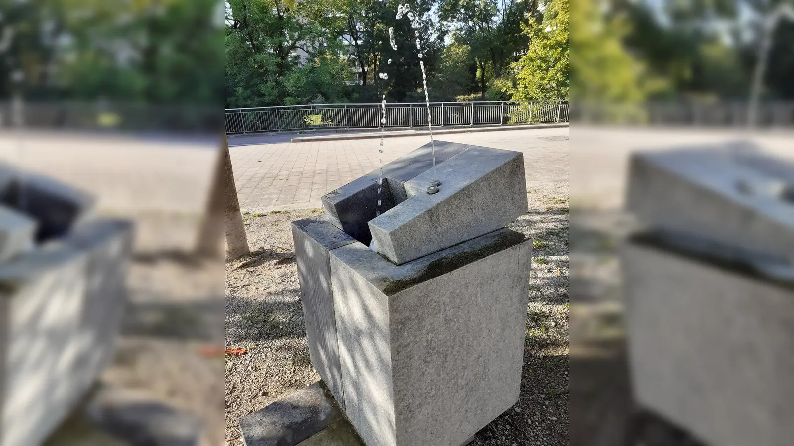Die sechs „Rednerpulte” im Petuelpark liefern auf Knopfdruck kühles Trinkwasser. Auch sie sind auf der Karte verzeichnet.  (Foto: mha)