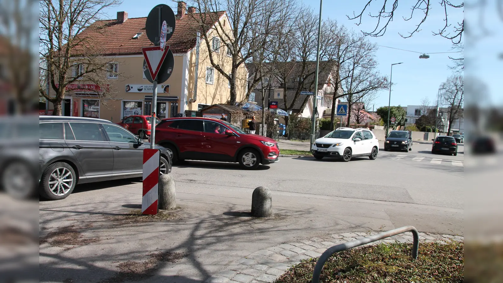 Ein kleiner Kreisel soll die Situation an der Kreuzung Allacher-/ Krautheim- und Angerlohstraße übersichtlicher machen. (Foto: bb)