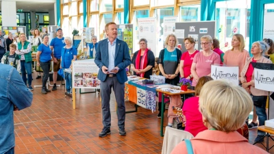 Kirchheims Erster Bürgermeister Stephan Keck (Mitte) wird die Ehrenamtsbörse wie im Vorjahr eröffnen. (Foto: C. Topel)