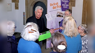 Oberbürgermeister Dieter Reiter eröffnete die Ausstellung „Die Kraft der Frauen“ im Rathaus. Sie ist bis zum 9. Februar zu sehen.  (Foto: Christopher Haarhaus/ Presseamt)
