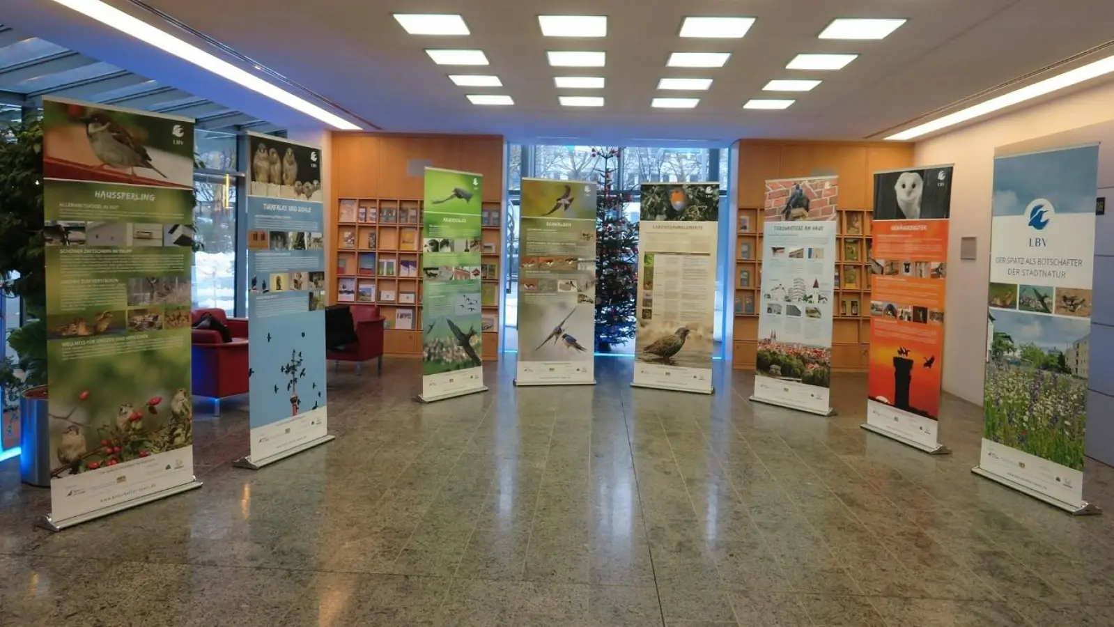 Die Ausstellung des LBV ist bis zum 20. Februar im Rathaus Gilching zu sehen. (Foto: Gemeinde Gilching)