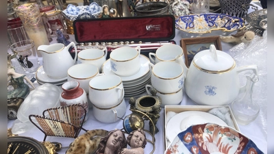Wer alte und neue Schätze finden will, sollte den Flohmarkt in Ebersberg am Volksfestplatz besuchen. (Foto: hw)