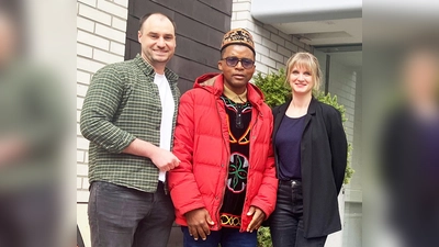 Gemeinsam bei der Münchenstift (von links): David Strobl (Münchenstift), Philippe Leumbou Ngako (CODAS Caritas Douala) und Monika König (Misereor). (Foto: MÜNCHENSTIFT)