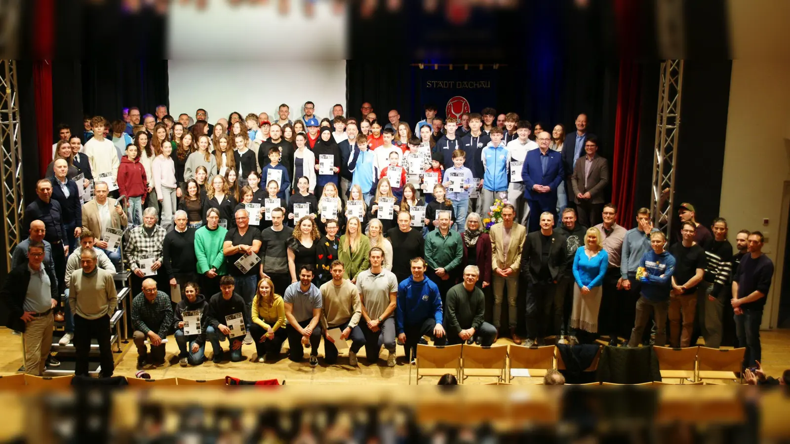 Über 220 Personen wurden durch die Stadt bei der Sportlerehrung für ihre Leistungen ausgezeichnet. (Foto: Sebastian Leiß)