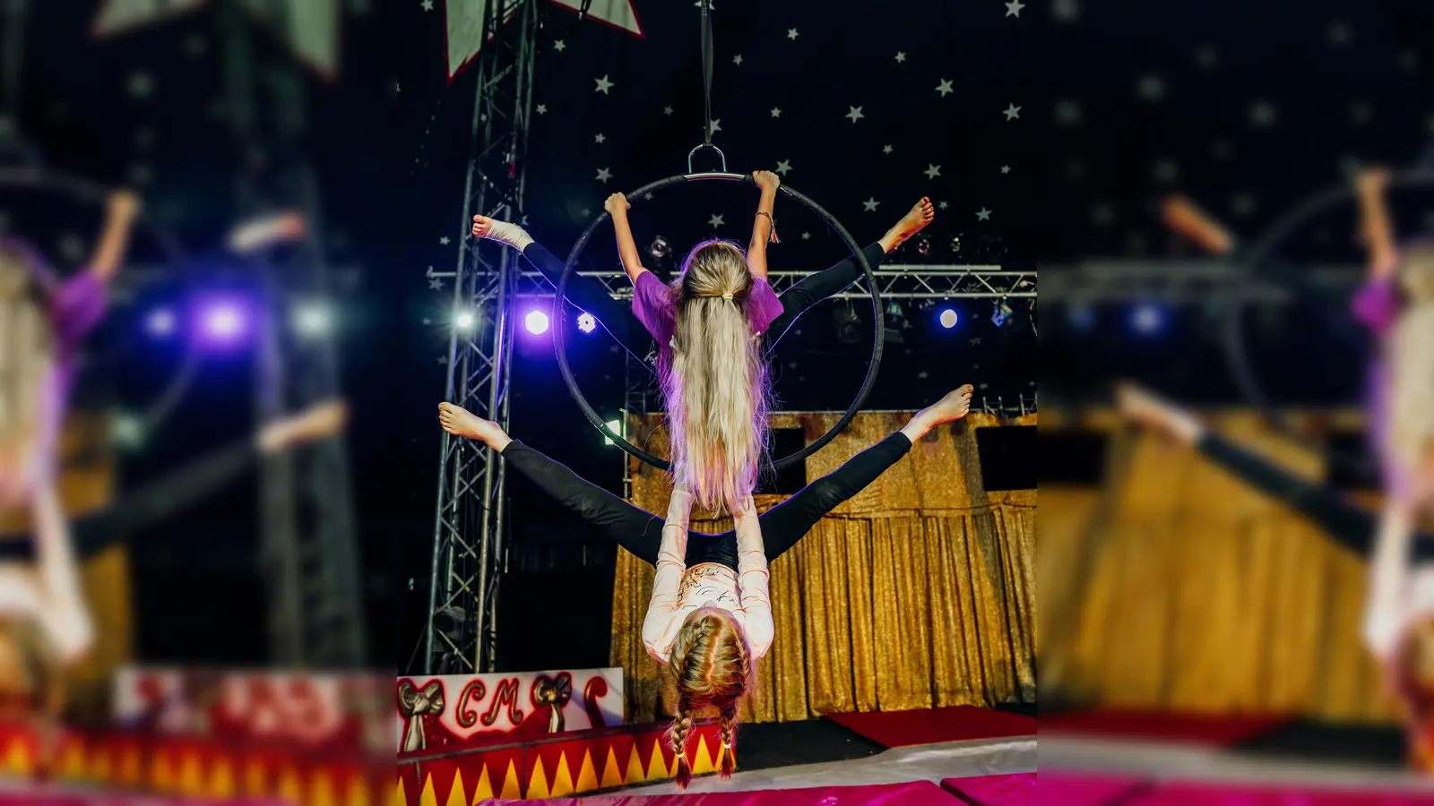 Höhenluft schnuppern heißt es beim Workshop „Trapez &amp; Luftringe”. (Foto: Mokati Fotos und Film OHG.)