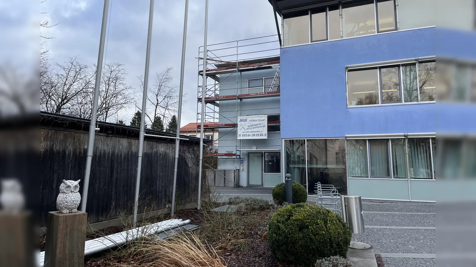 Im ehemaligen Hausmeisteranbau am Planegger Rathaus entstehen bis zum Sommer weitere Büros für die Verwaltung. (Foto: Ulrike Seiffert)