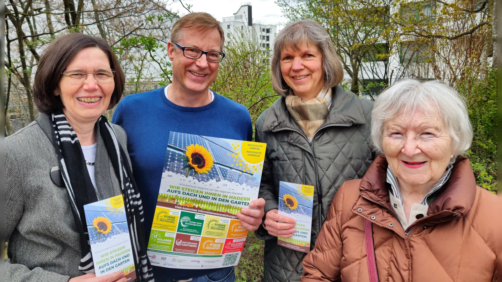 Freuen sich auf die Veranstaltungen (von links): Antonia Heigl (MVHS/Leiterin Stadtbereich Süd), Josef Niedermeier (Leiter Stadtbibliothek Hadern), Angelika Mitterbiller (ergon e.V. und Energie Hadern e.V.) sowie Ingrid Appel (Seniorenvertretung Hadern). (Foto: Nadine Schopf)
