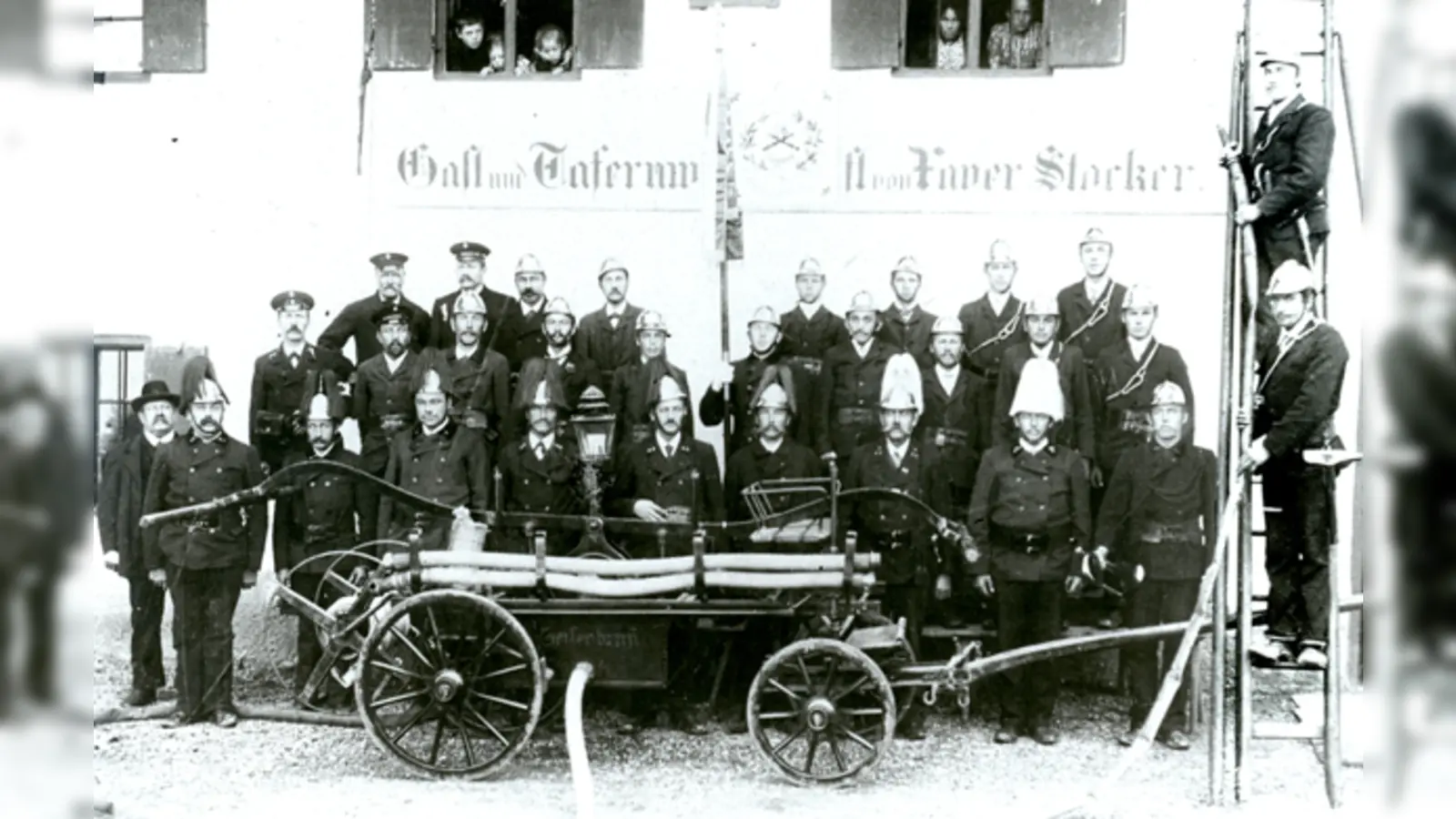 Ein Foto aus den Anfangsjahren der Freiwilligen Feuerwehr Geisenbrunn. (Foto: FFW Geisenbrunn)