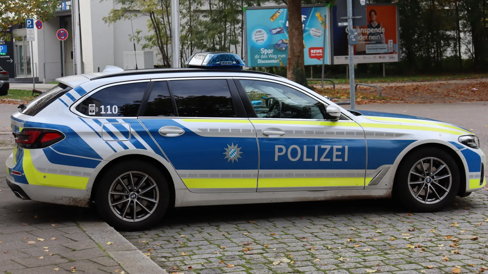 Nach einem tödlichen Busunfall in Trudering ermitteln Polizei und MVG zur Ursache. (Foto: mha)