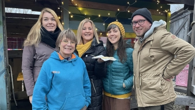 Freuten sich über das gelungene Winterfest (v.l.): Kira Bliem und Anneli Fischer (beide Jugendtreff), Steffi Weller (Leiterin Fachbereich Kinder und Jugend), Sandra Samal-Anzar (ASP) und Stefan Marx (Jugendtreff). (Foto: ASP)