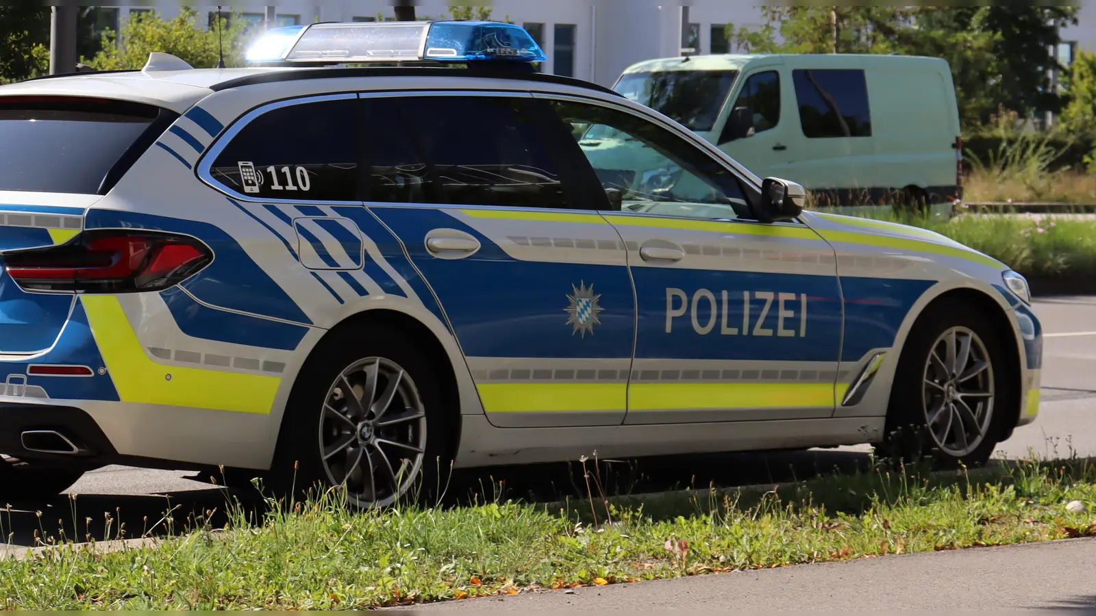 Viel zu tun hatte die Polizei nach einem Unfall auf der Quiddestraße.  (Foto: mha)