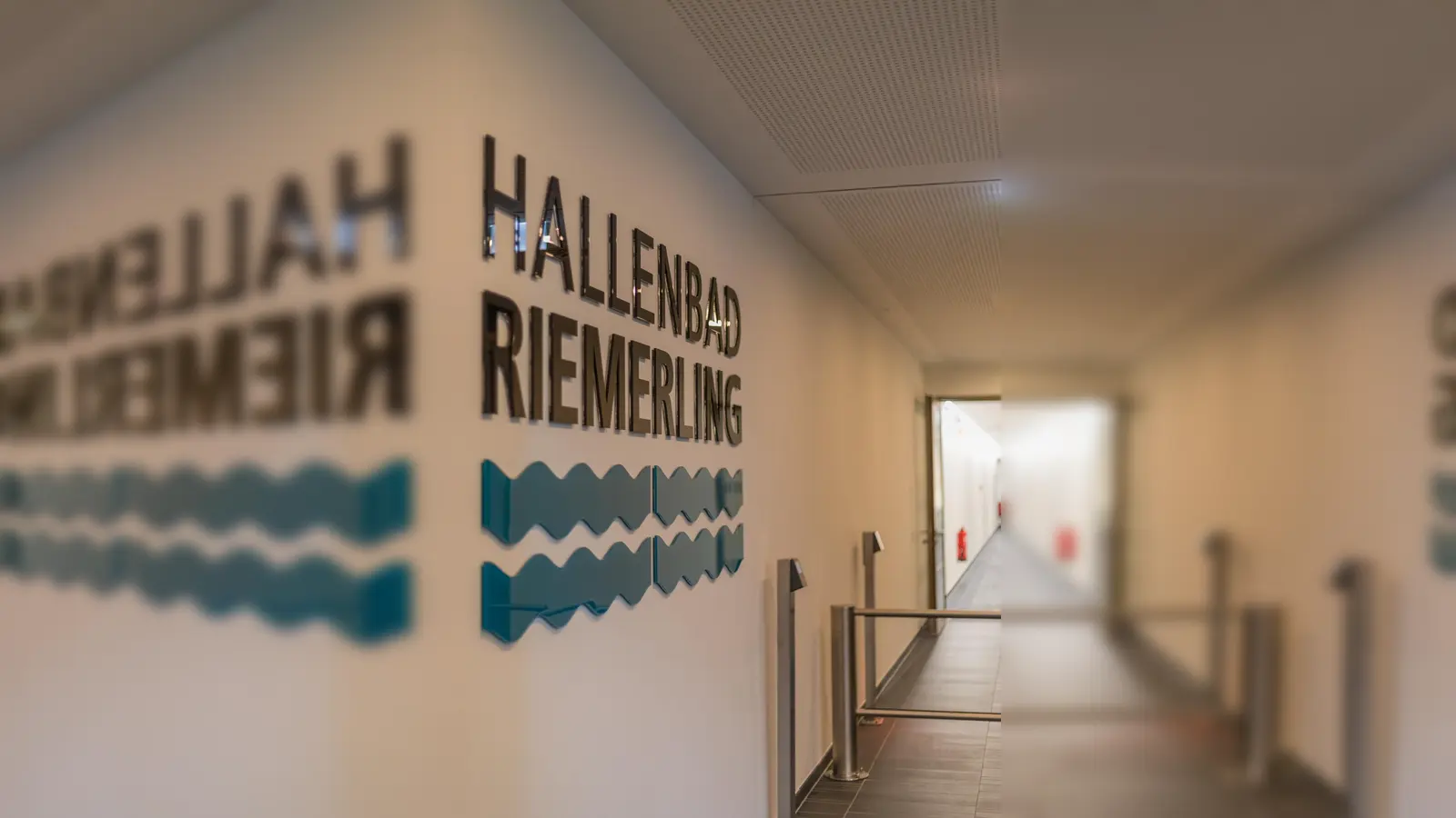 Das Hallenbad Riemerling hat teilweise auch in den Osterferien für die Badegäste auf. (Foto: Gemeinde Hohenbrunn)