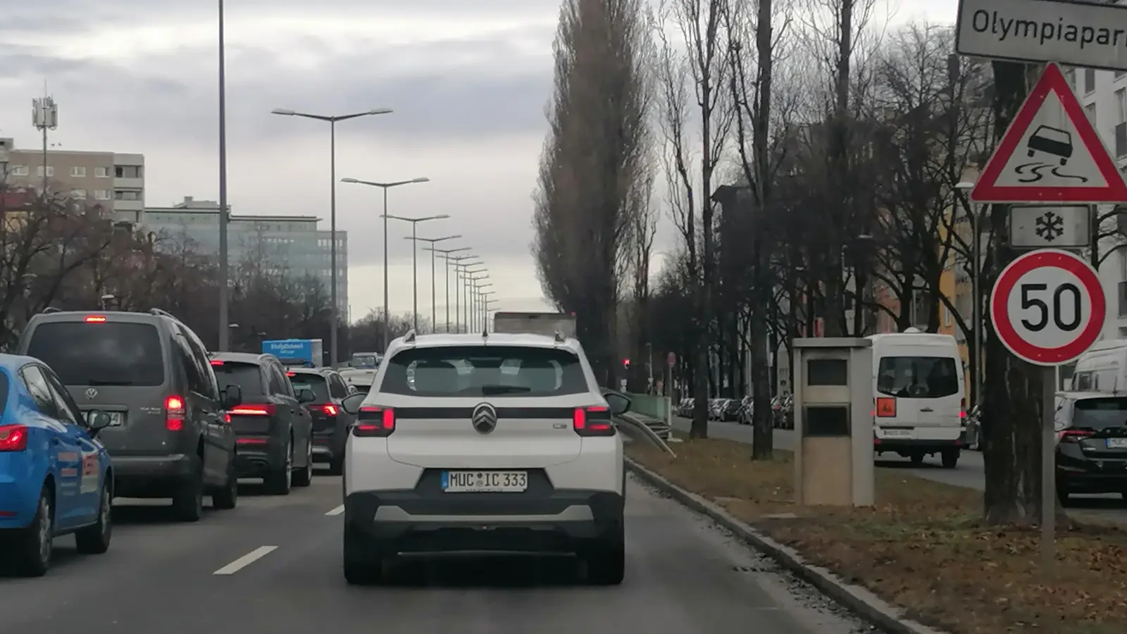 Vom 13. Januar bis 25. Februar galt auf der Landshuter Allee wieder Tempo 50. (Foto: job)