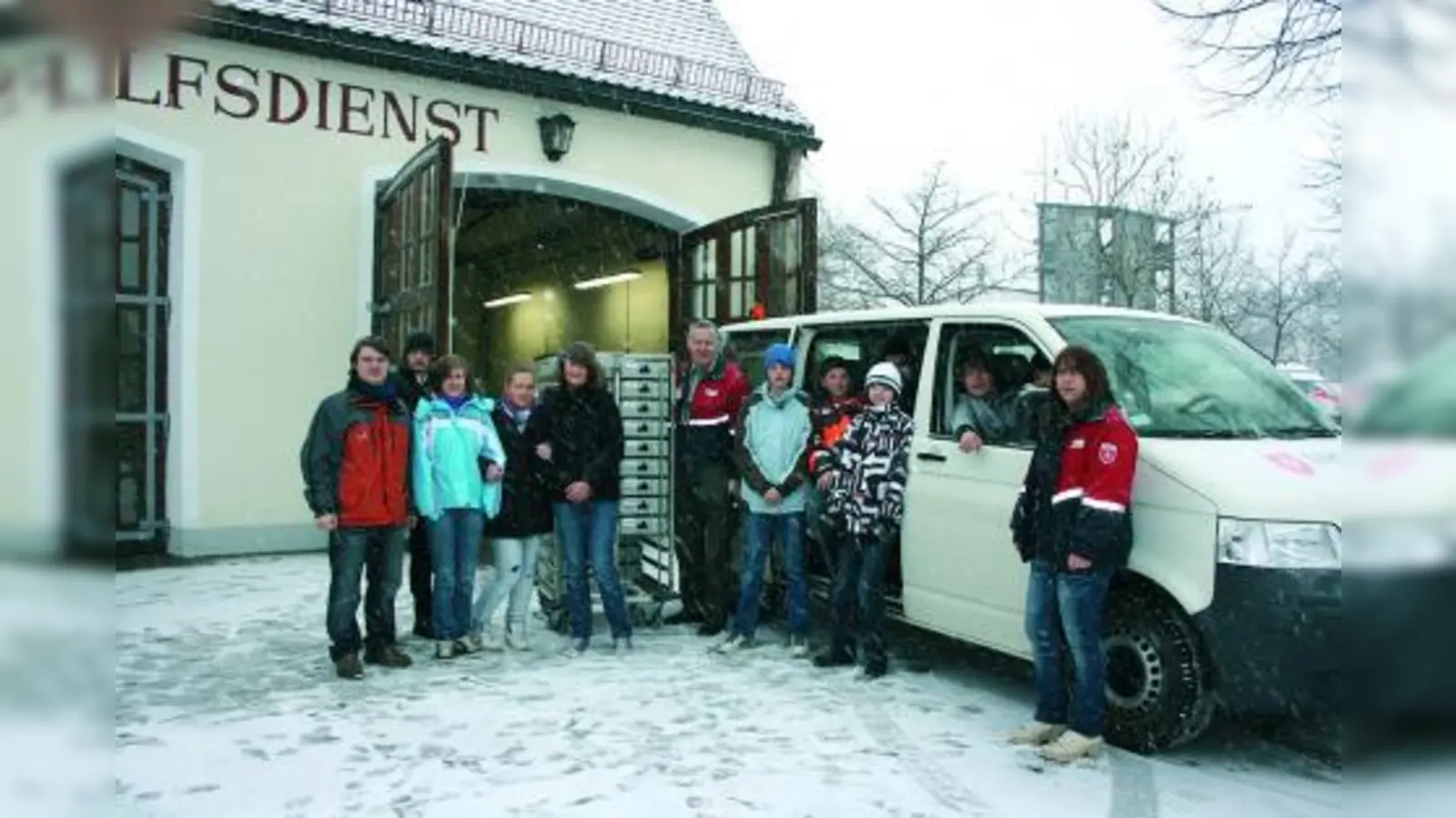 Elf Firmlinge der kath. Pfarrei St. Elisabeth begleiteten den Malteser Mahlzeitendienst. (Foto: pi)