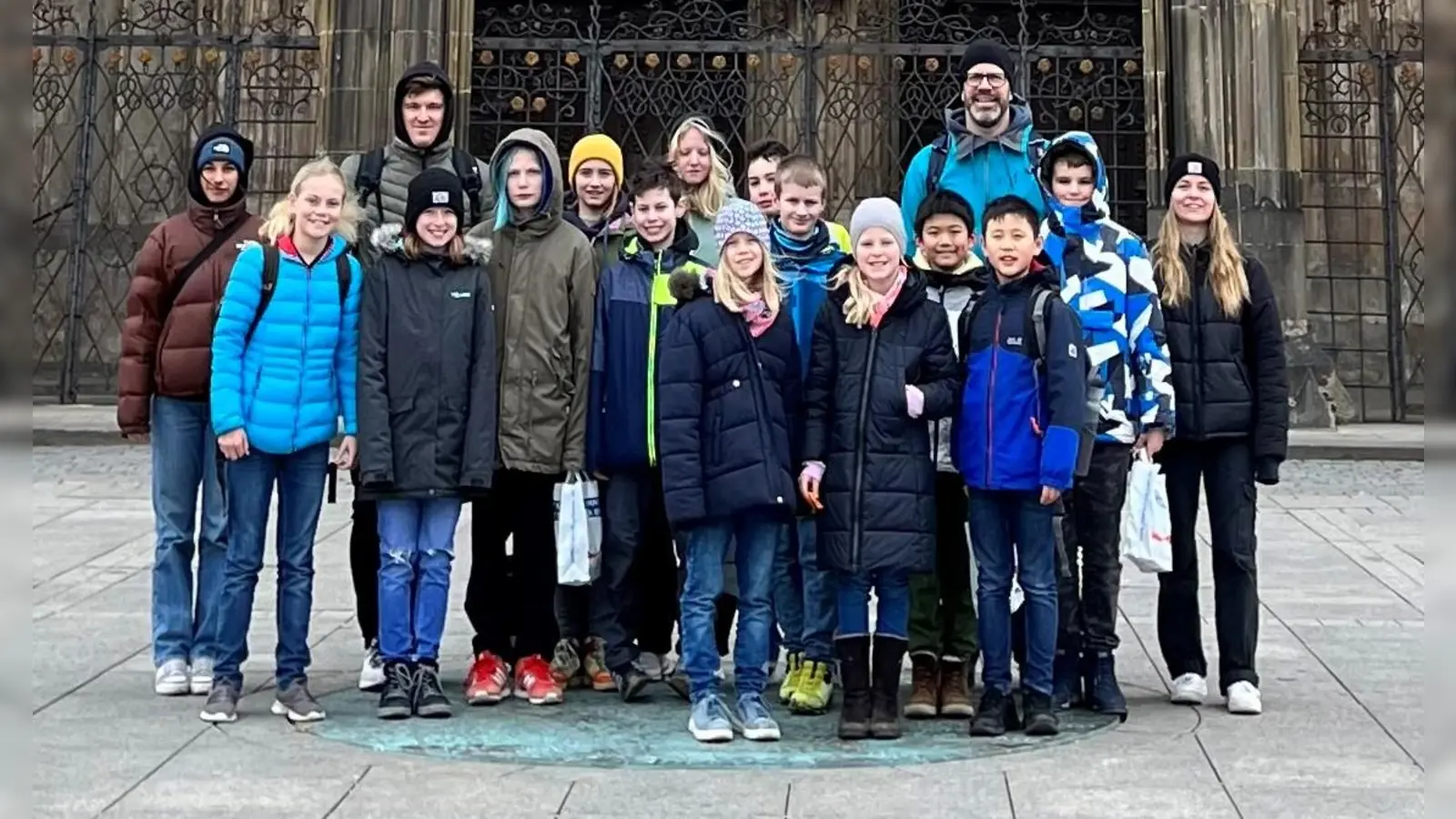 Erholung nach dem Training: Die Nachwuchsschwimmerinnen und -schwimmer der SSG Neptun besuchten den Ulmer Münster. (Foto: SSG Neptun)