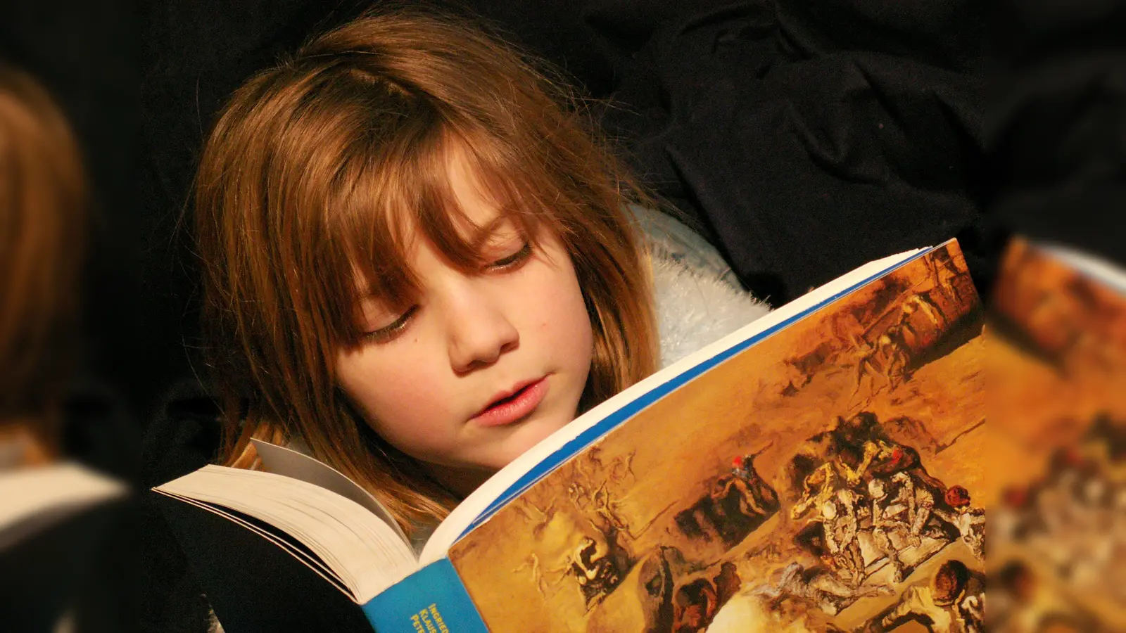 Die Pop-up Sommerbibliothek lädt große und kleine Bücherwürmer jeden Mittwoch von 15.00 bis 18.00 Uhr ein. (Foto: momosu /pixelio.de )