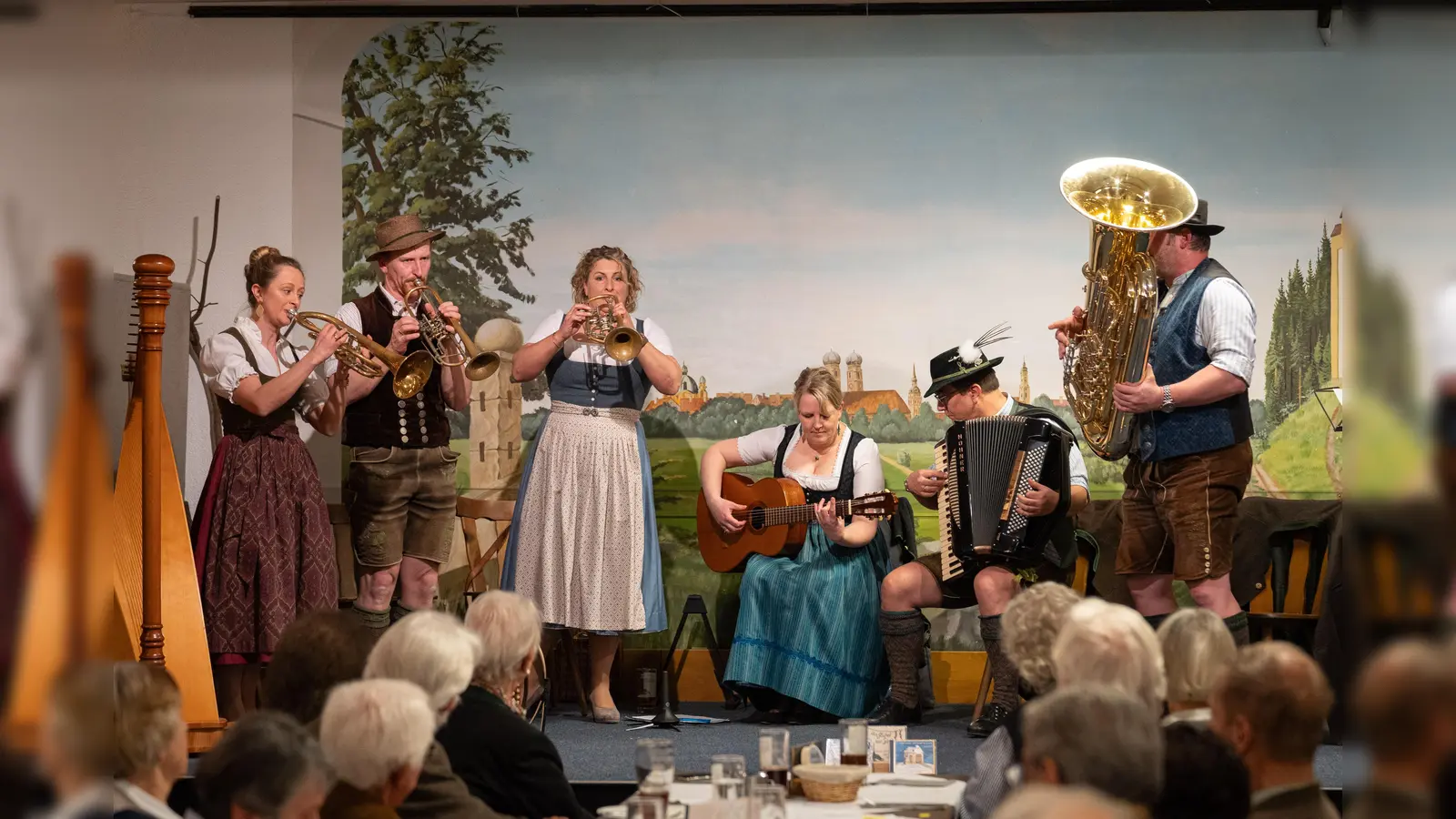Traditionelle Wirtshauslieder trafen auch auf moderne Volksmusik. (Foto: Wening Fotografie)